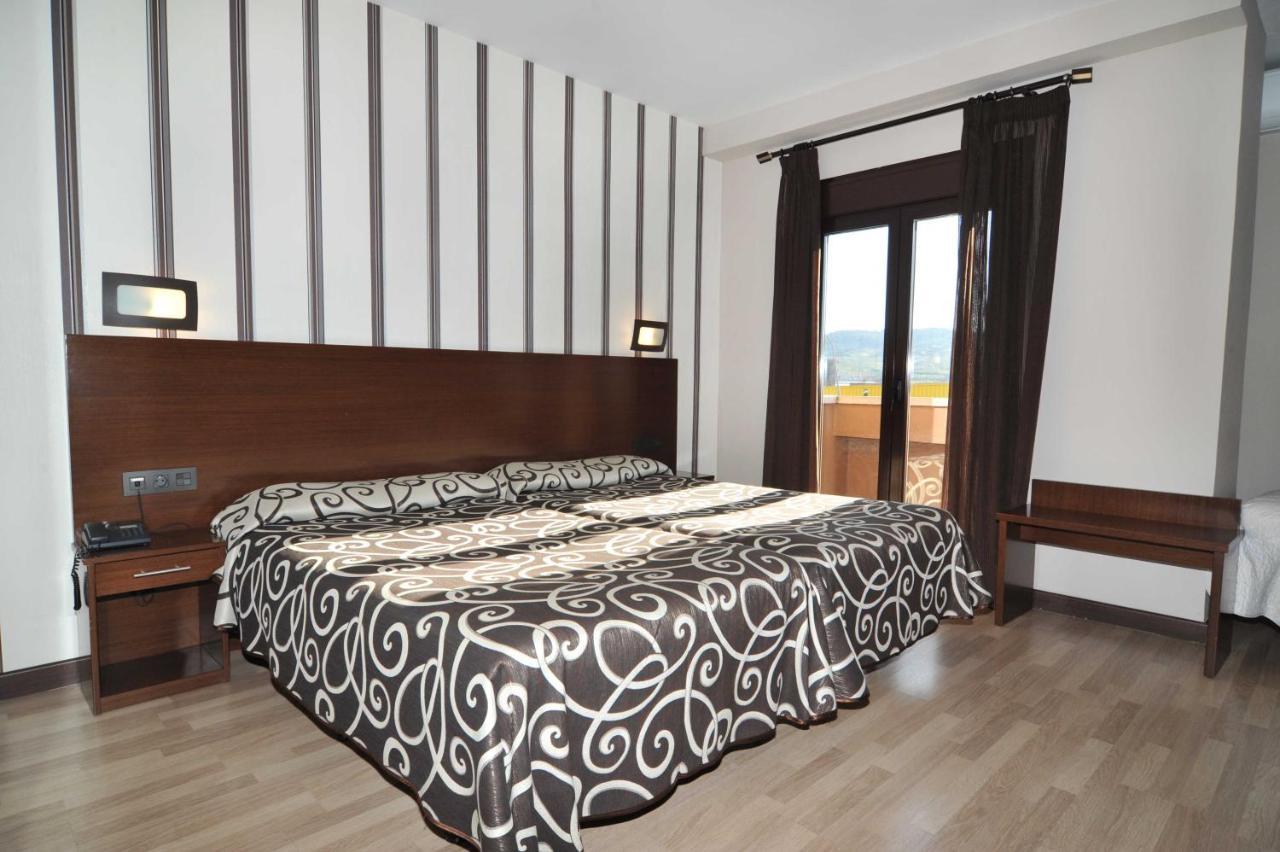 Hotel Ciudad De Plasencia Esterno foto